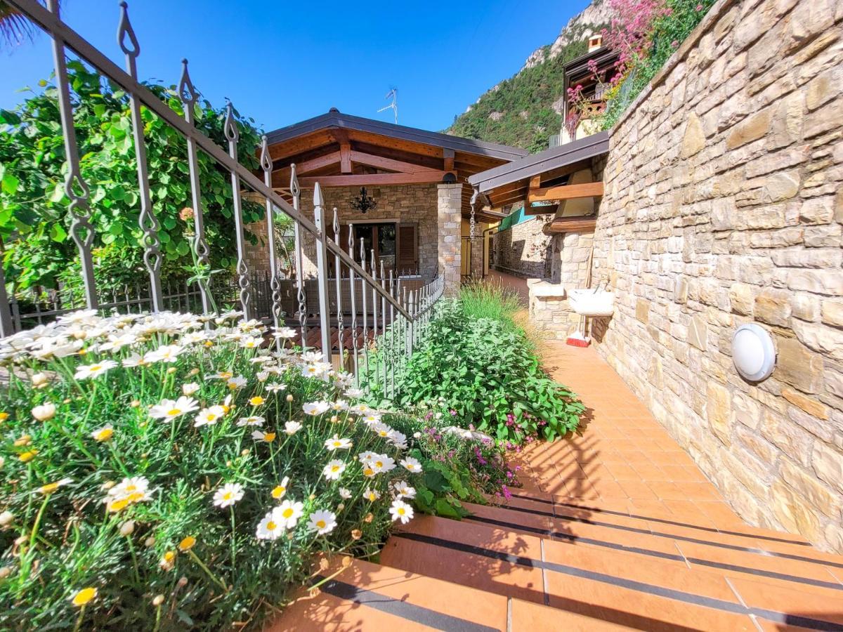 Villa Fior Di Loto Limone sul Garda Exterior photo